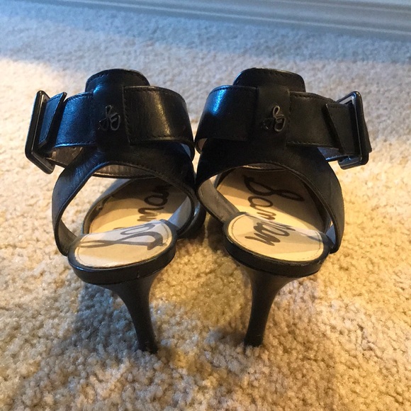 Black pointed toe heels - Picture 2 of 4